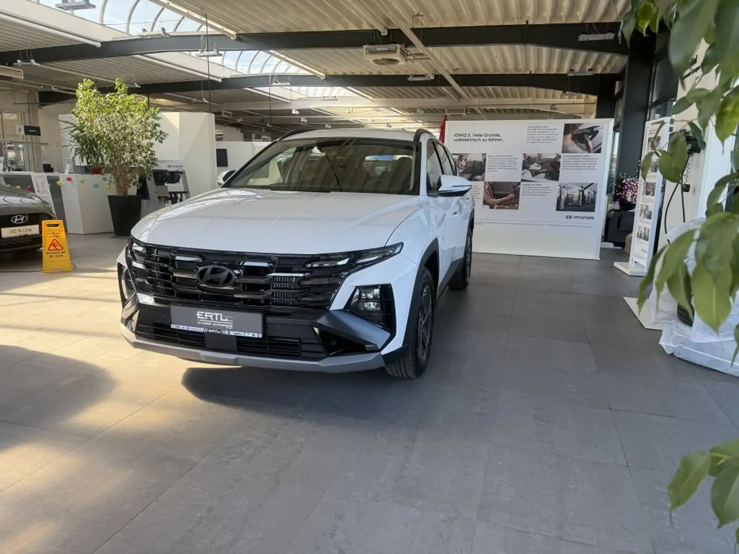 Hyundai TUCSON 1.6 T-GDi 48V-Hybrid 2WD DCT Select Bianco - 2