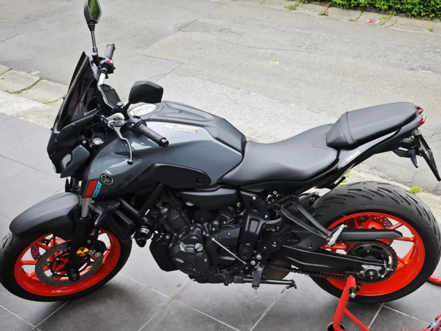 Yamaha MT-07 Storm Fluo Gris - 1