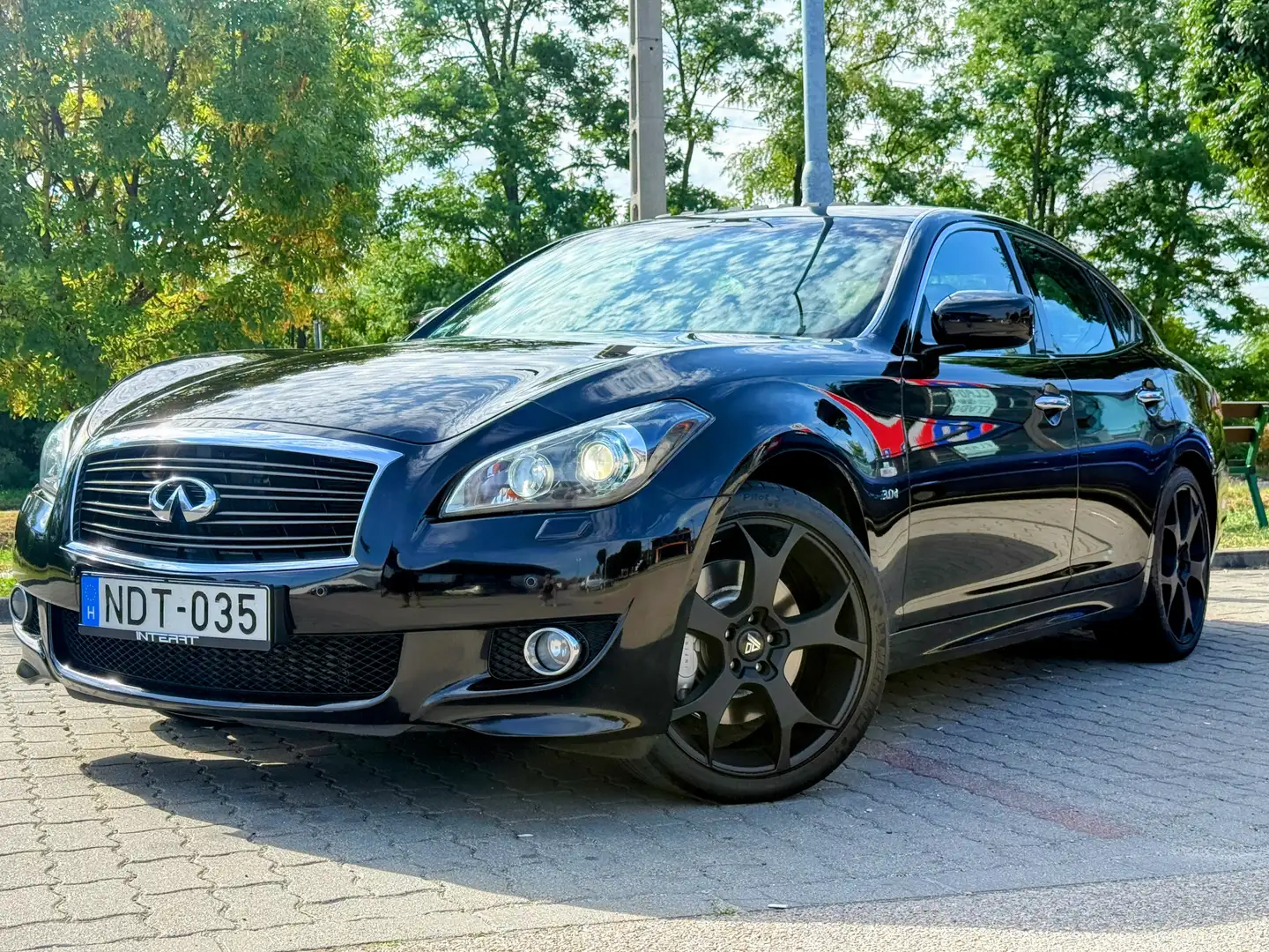 Infiniti Q70 3.0d S Premium Noir - 1