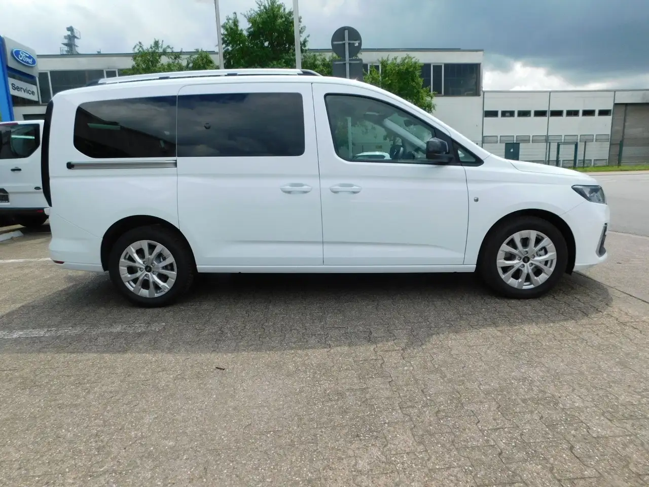 Ford Grand Tourneo Titanium L2 Autom. 7 Sitze/5J.Gara 4