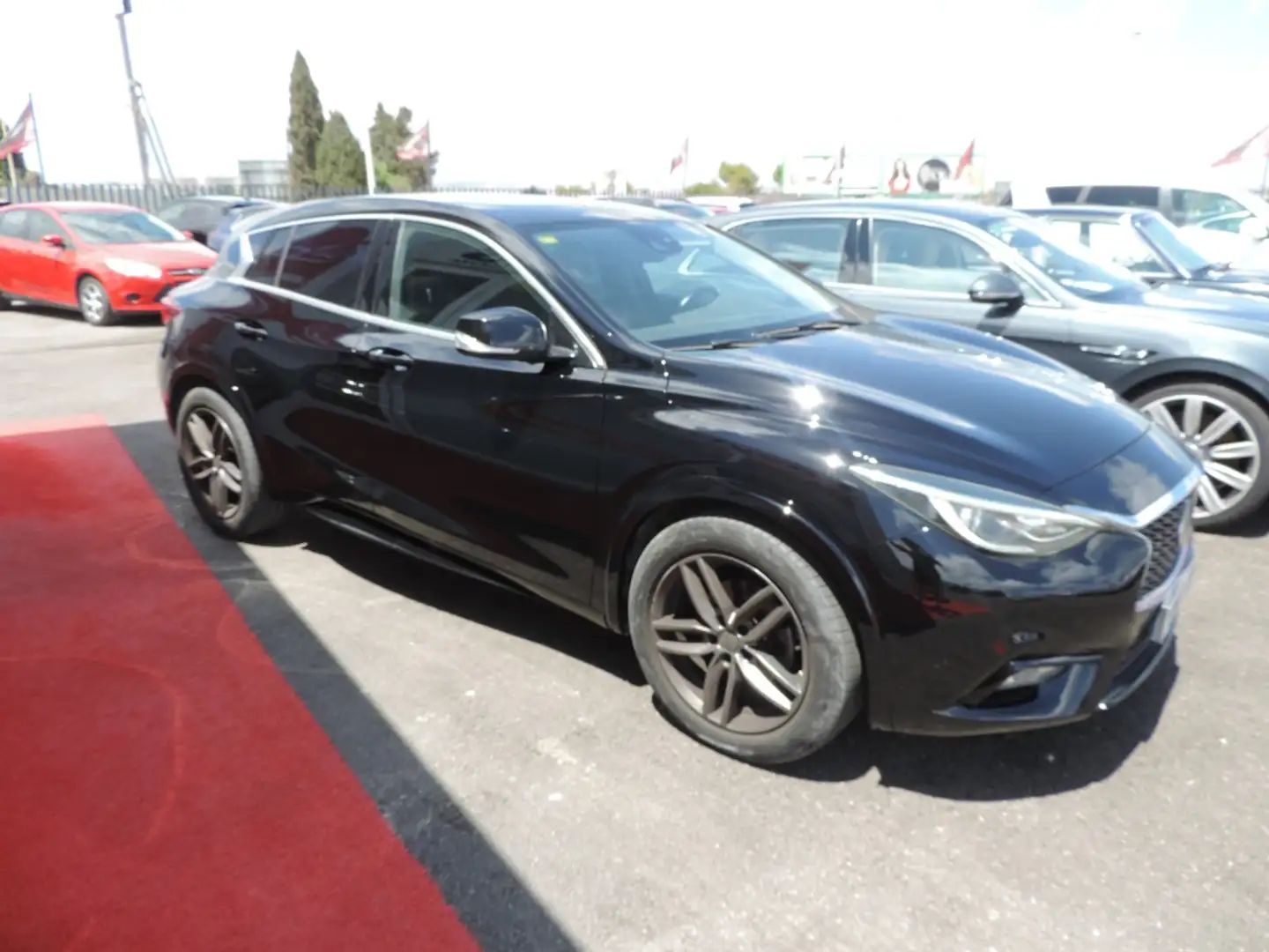 Infiniti Q30 1.5d Premium 7DCT Noir - 2