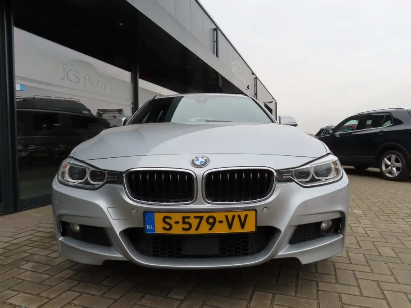 BMW 320 320I M Sport High Exe Pano Leder Trekhaak 2015 Grijs - 2