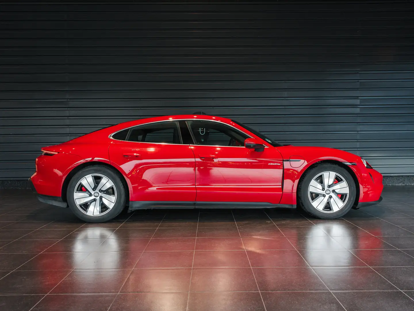 Porsche Taycan 4S Red - 2