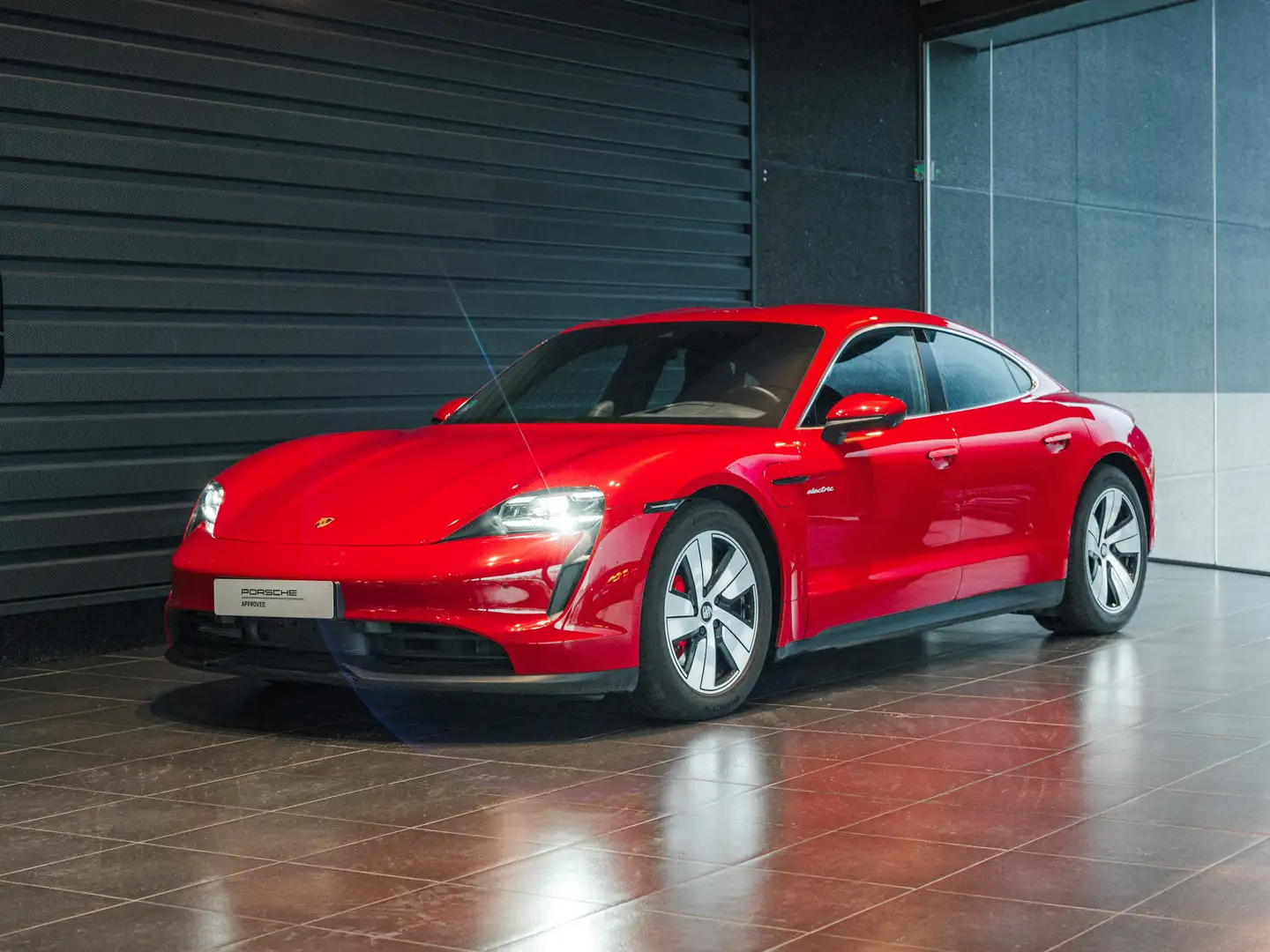 Porsche Taycan 4S Red - 1