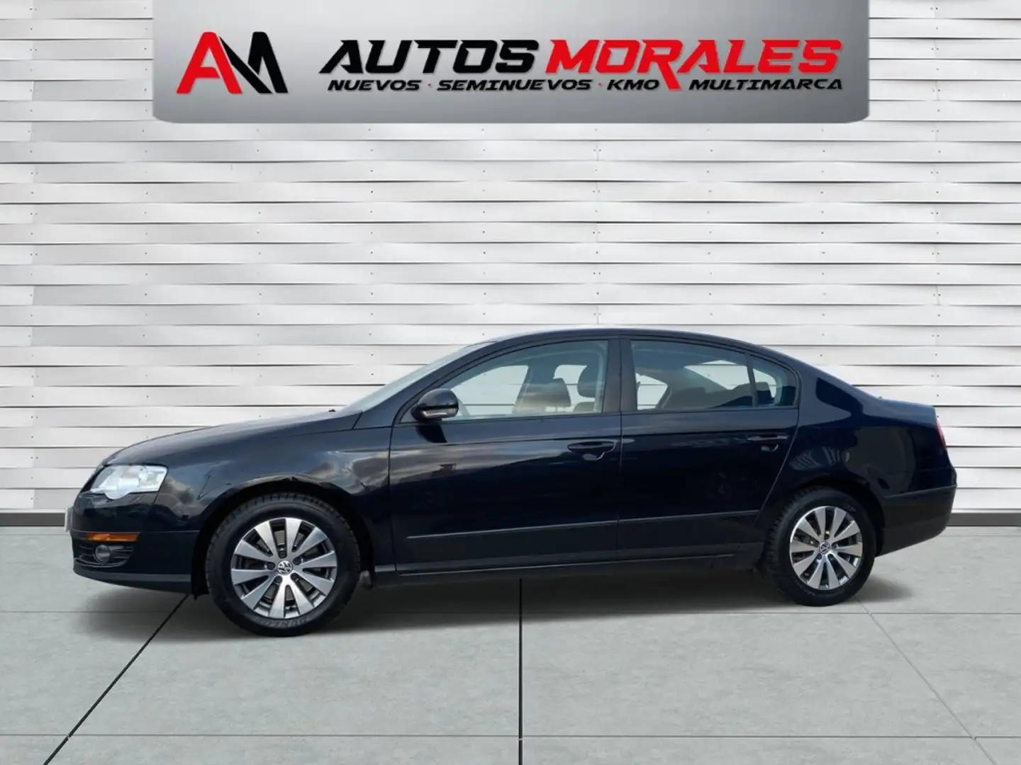 Volkswagen Passat 2.0TDI CR Advance 110 Чорний - 2