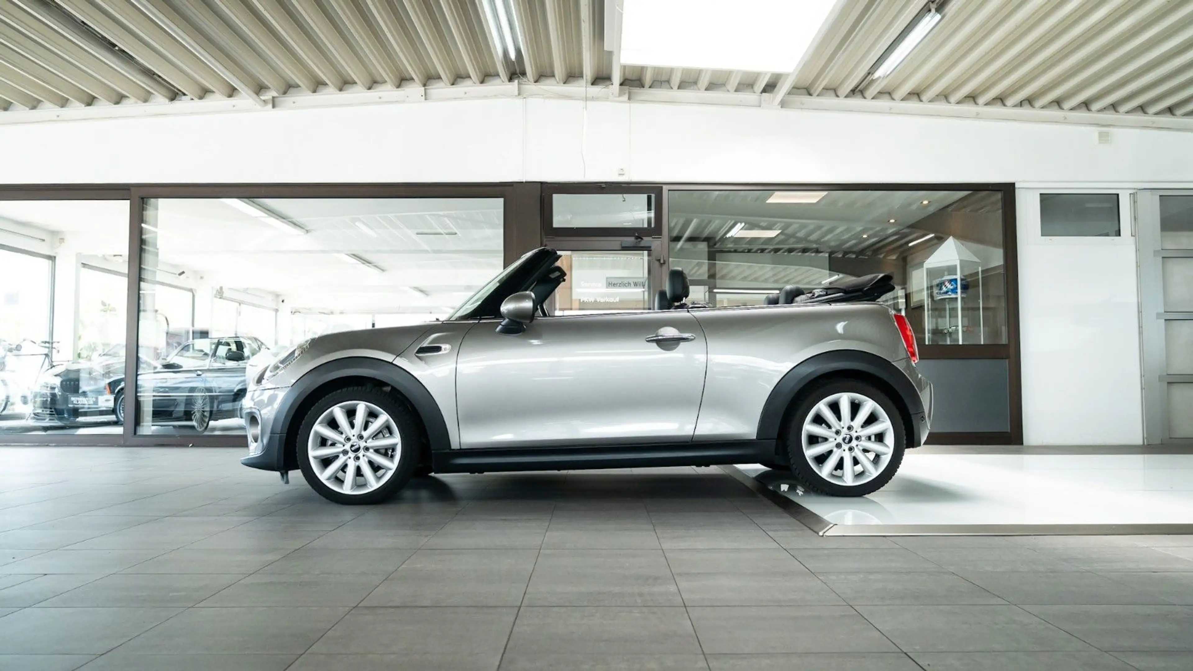 MINI Cooper Cabrio Leder Navi Tempomat Klima uvm. — photo 9