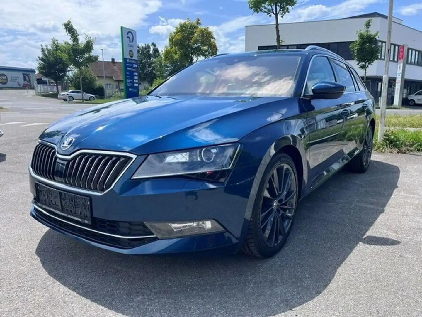 Skoda Superb Kombi Style 4x4 DSG Blau - 1