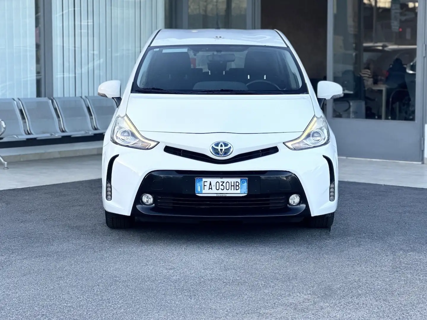 Toyota Prius 1.8 Hybrid 99CV E6 Automatica 7 Posti - 2015 Weiß - 2