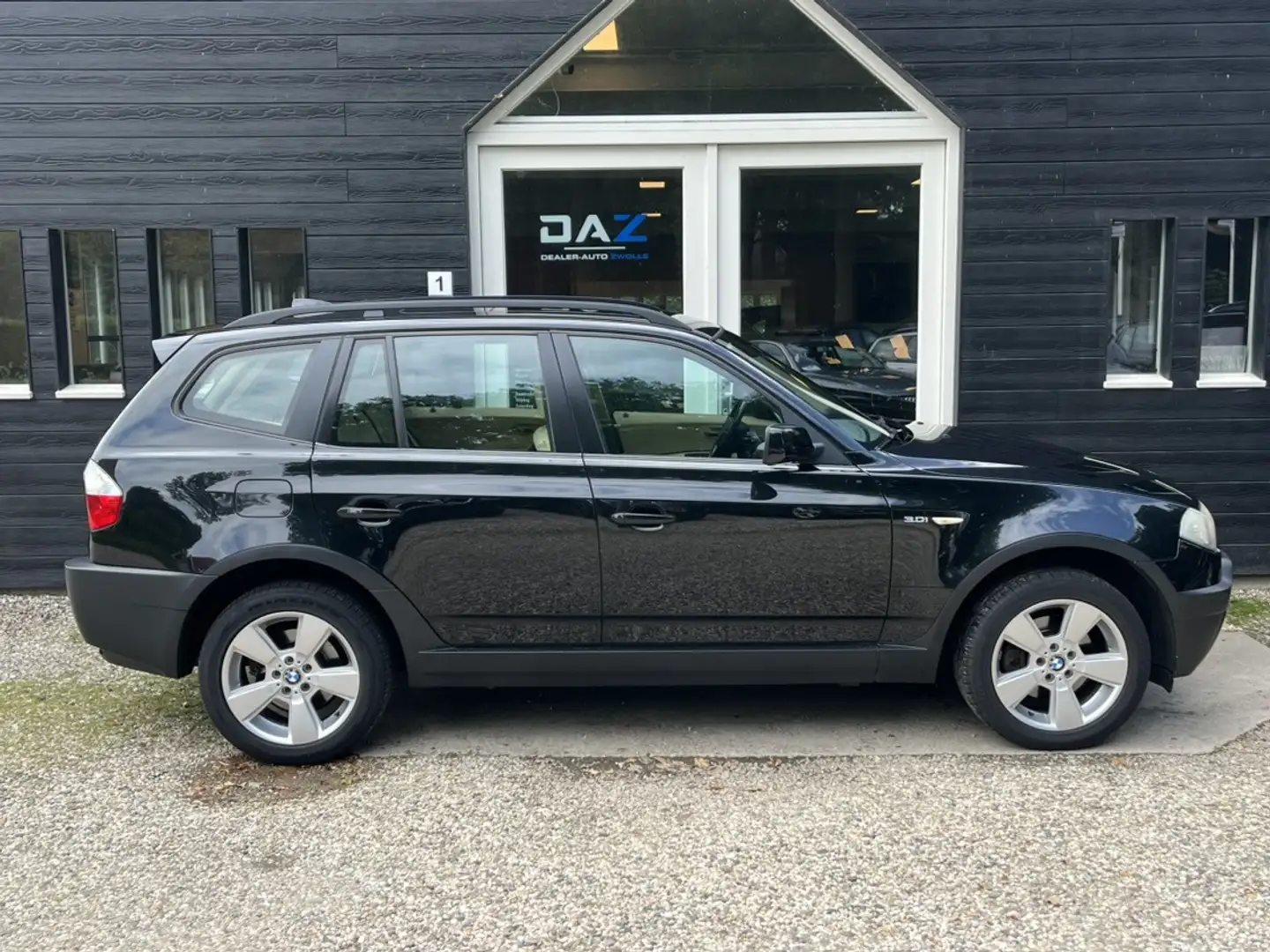 BMW X3 3.0i Executive Aut/Ecc/Leer/Pano/Youngtimer! Zwart - 2