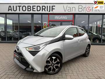 1.0 VVT-i x-joy | Camera | Carplay | Navi | LED