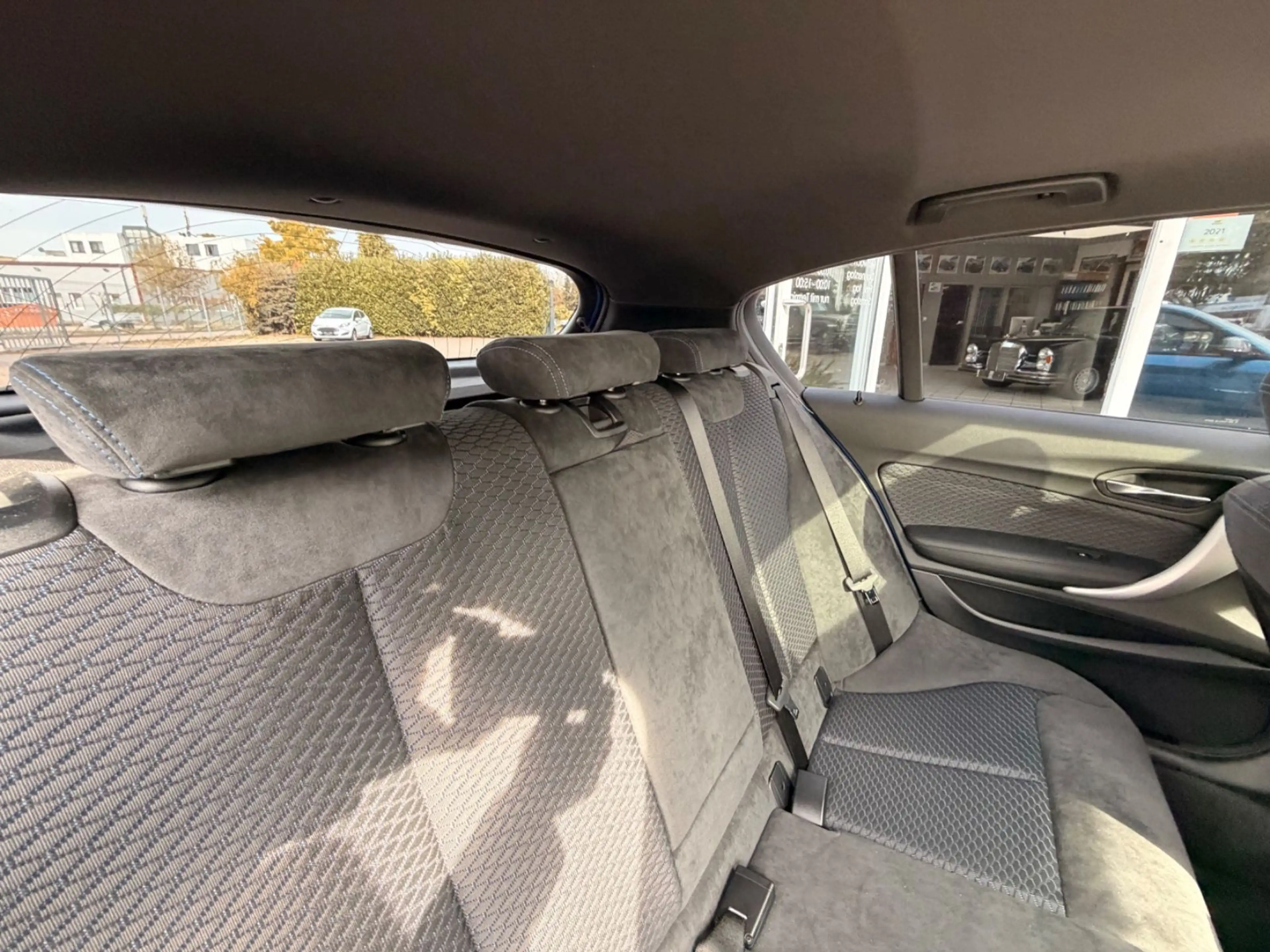 BMW 140 1 Limousine 5-trg. M140 i Special Edition — photo 13