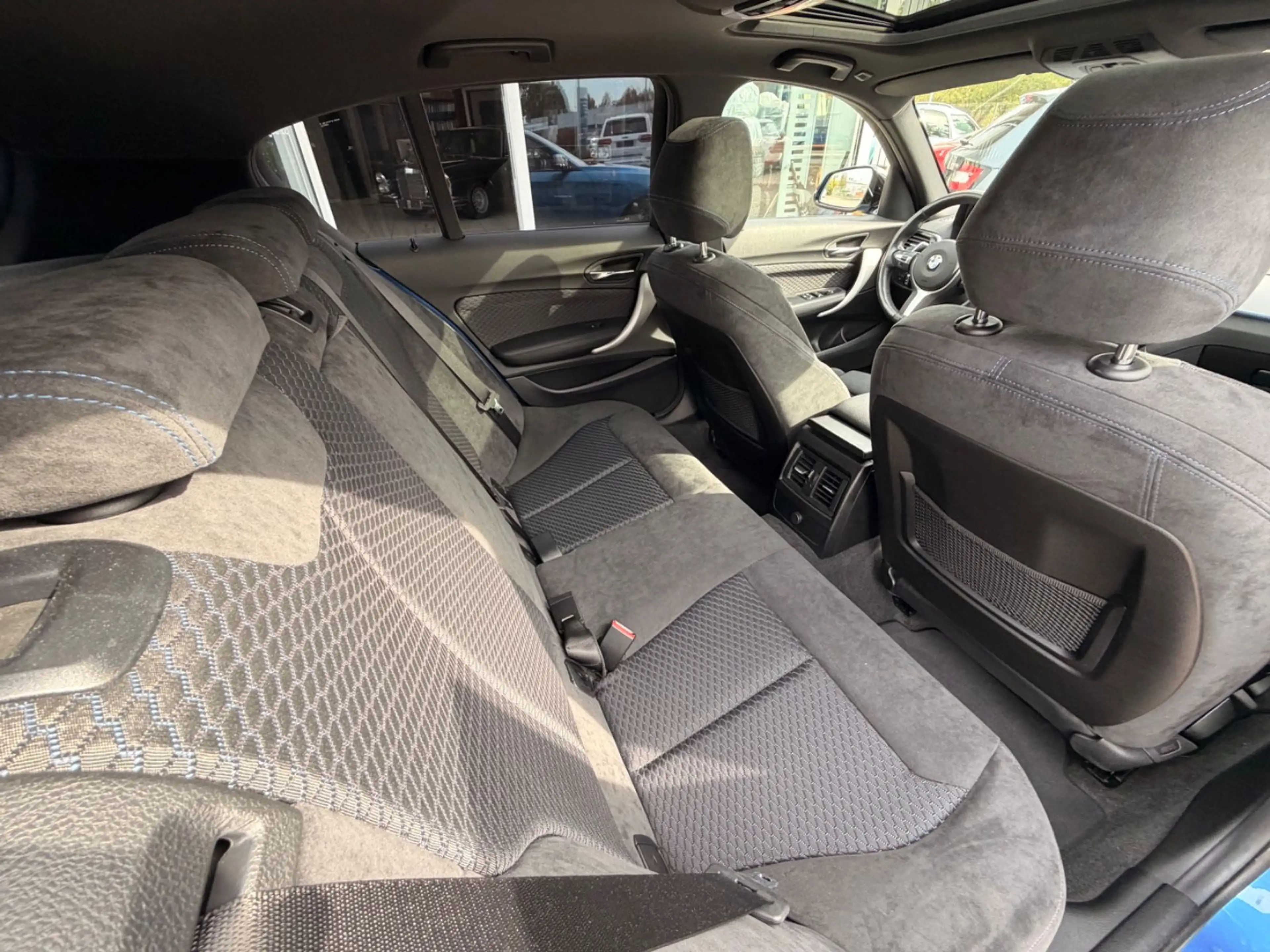 BMW 140 1 Limousine 5-trg. M140 i Special Edition — photo 11