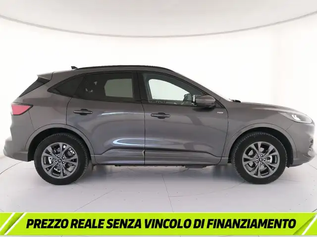 Ford Kuga view 3