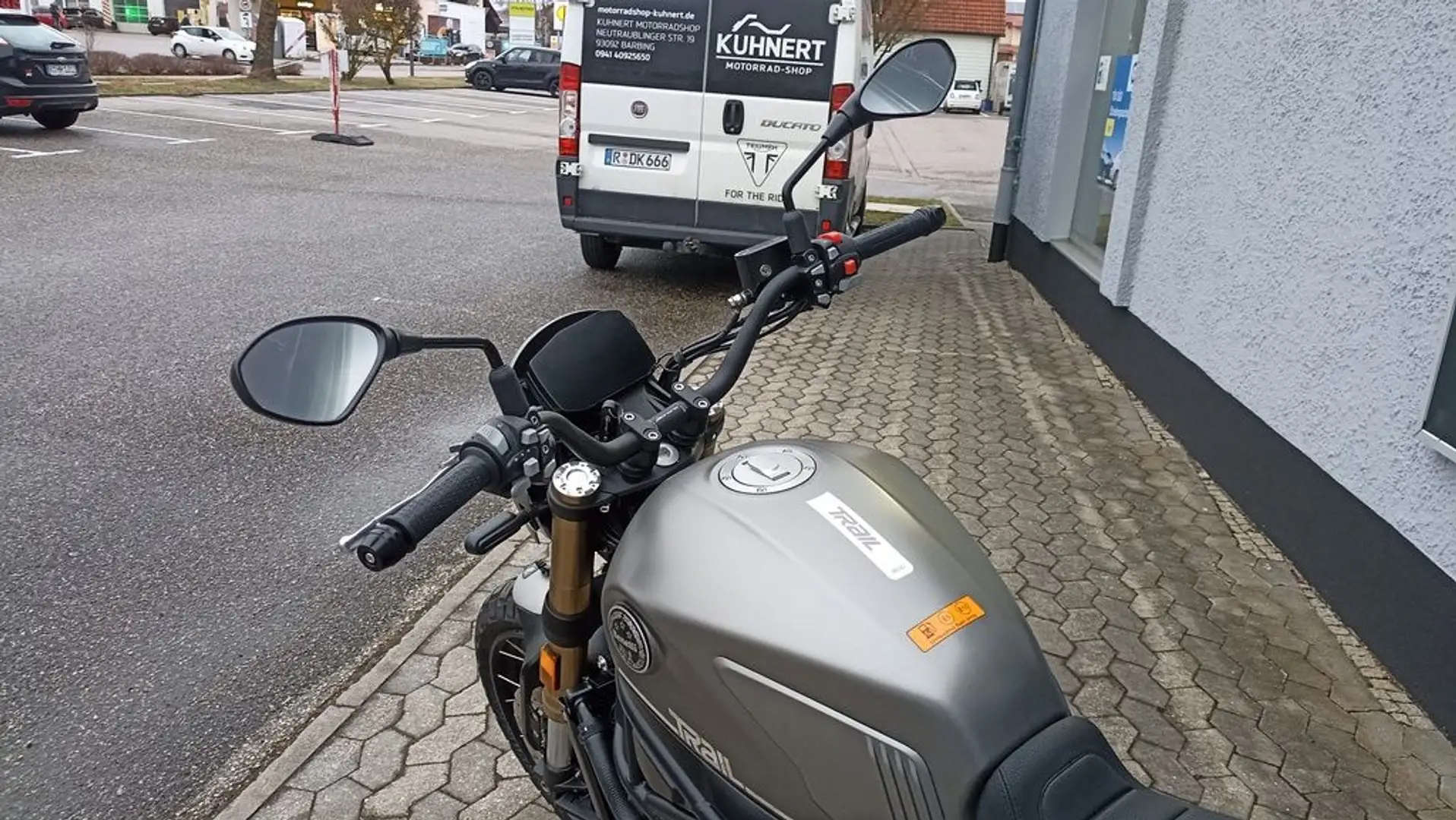 Benelli Leoncino 800 TRAIL - 1.Hand + wenig Kilometer Gris - 2