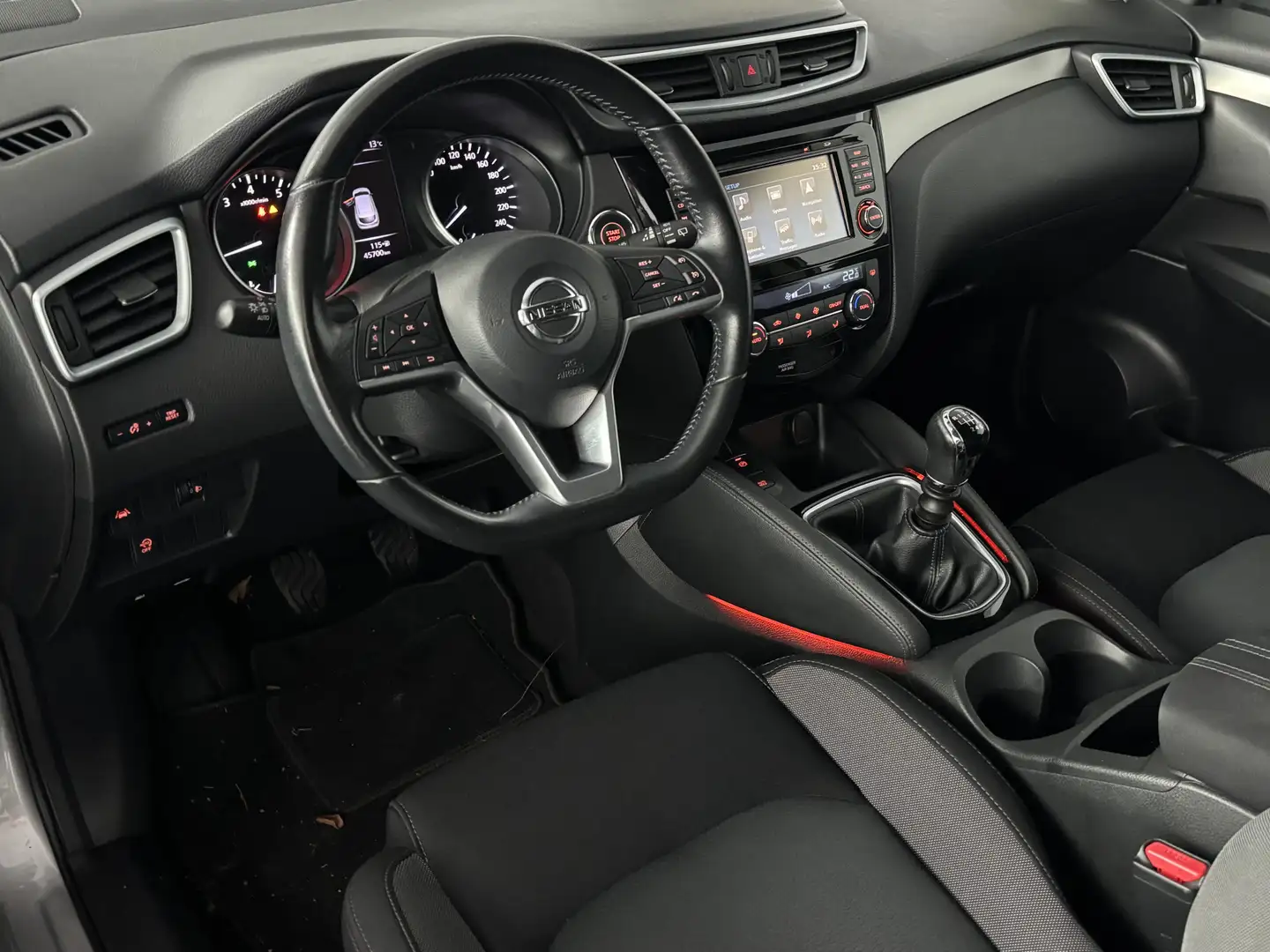 Nissan Qashqai 1.2 N-Connecta | Panorama dak | Achteruitrijcamera Grau - 2