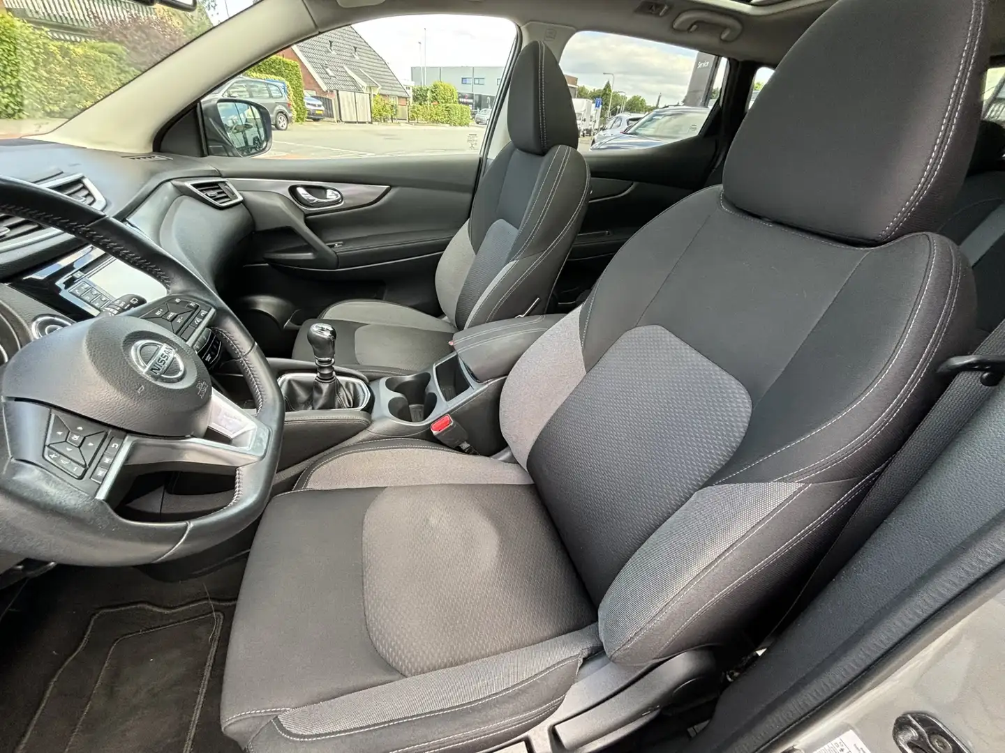 Nissan Qashqai 1.2 N-Connecta | Panorama dak | Achteruitrijcamera Gris - 2