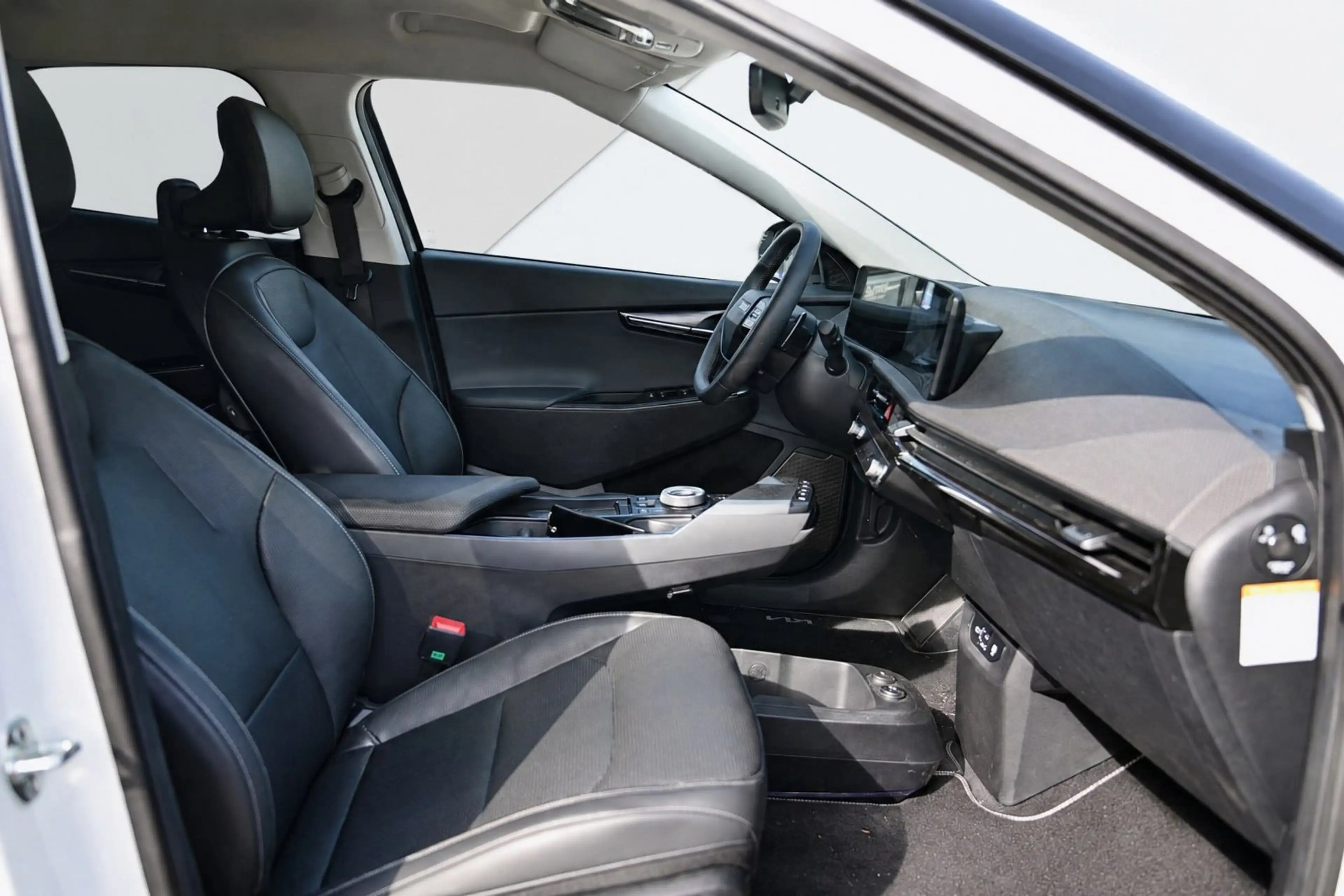 Kia EV6 Earth 2WD 84 kWh WP Dr-Wise Sound Des Com — photo 8