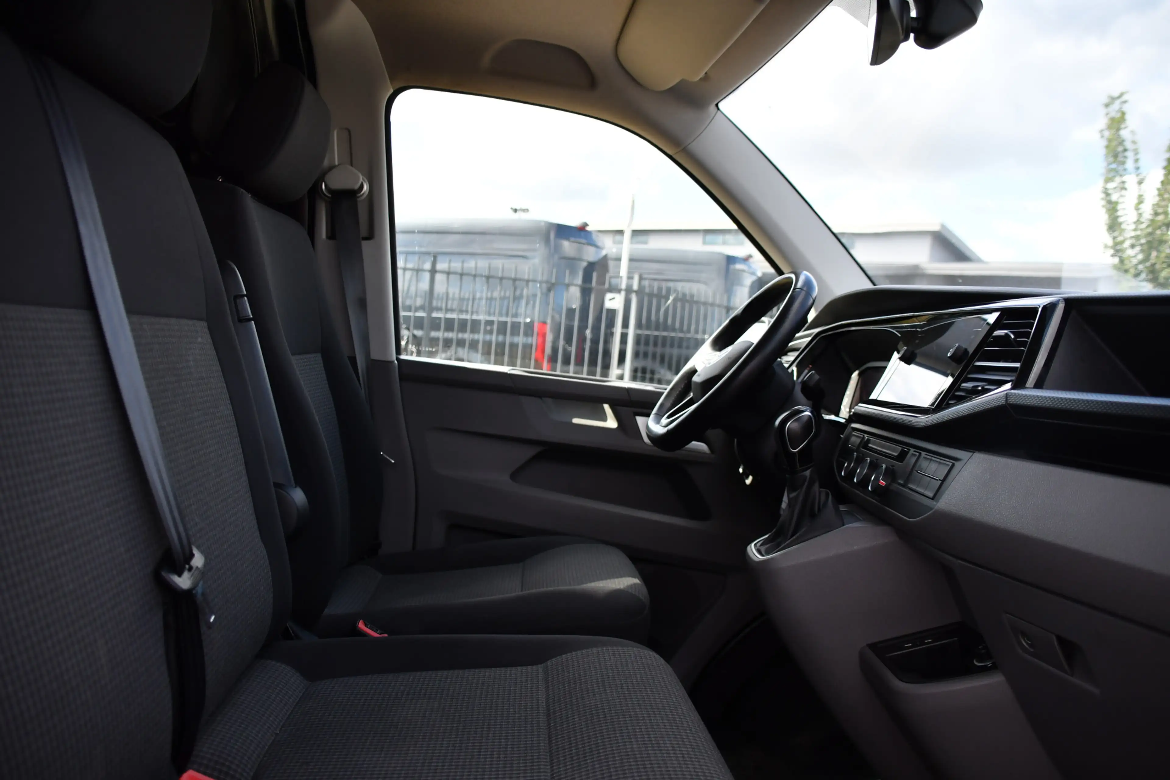 Volkswagen Transporter 2.0 TDI L1H1 30 Bulli Virtual, Adaptieve Cruise, C — photo 26