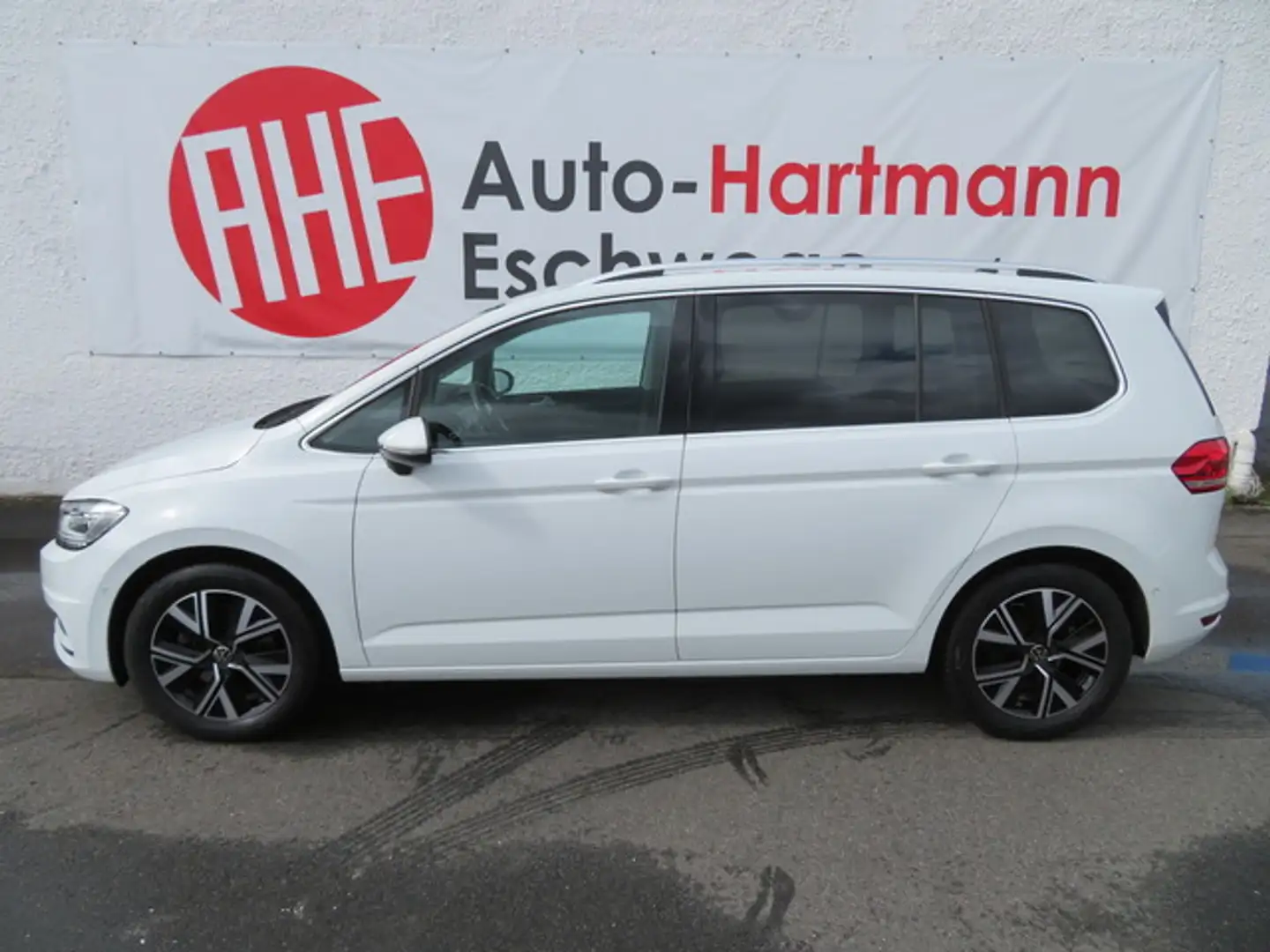 Volkswagen Touran 2.0 TDI Highline Fahrass Nav Ahk Trailer Weiß - 2
