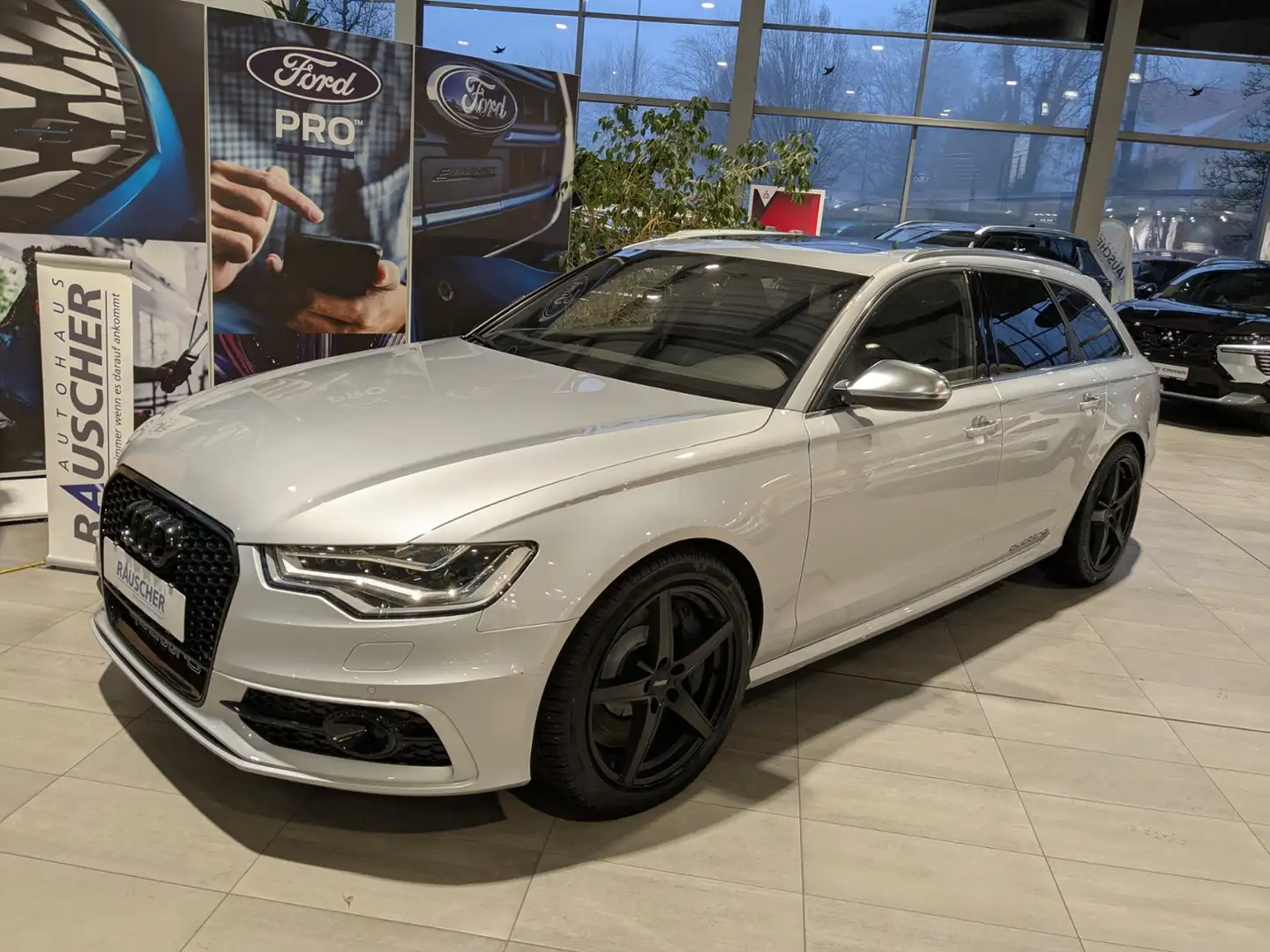 Audi S6 Avant 4.0l TFSI quattro Silber - 2