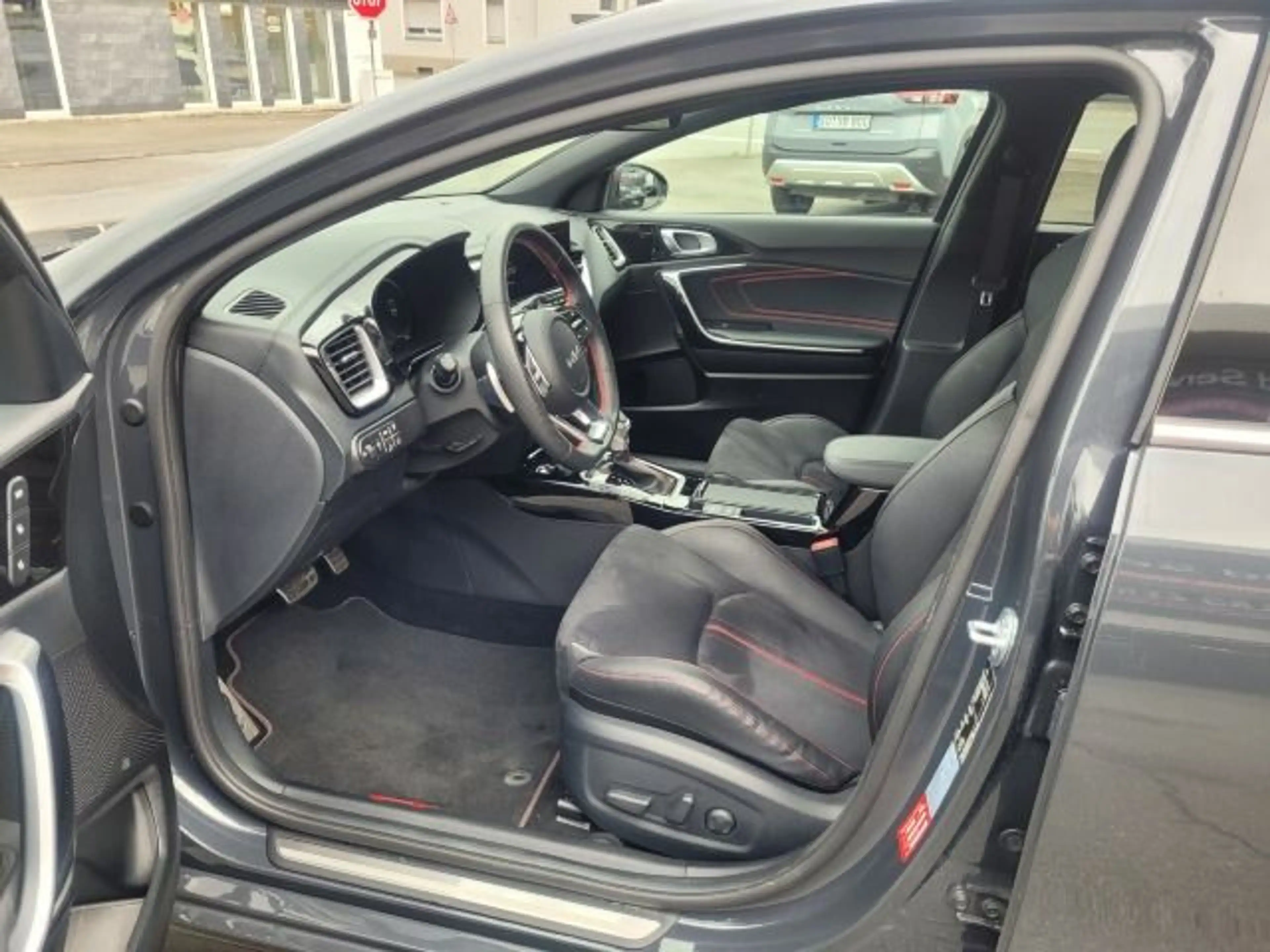 Kia Ceed / cee'd Ceed GT — photo 11