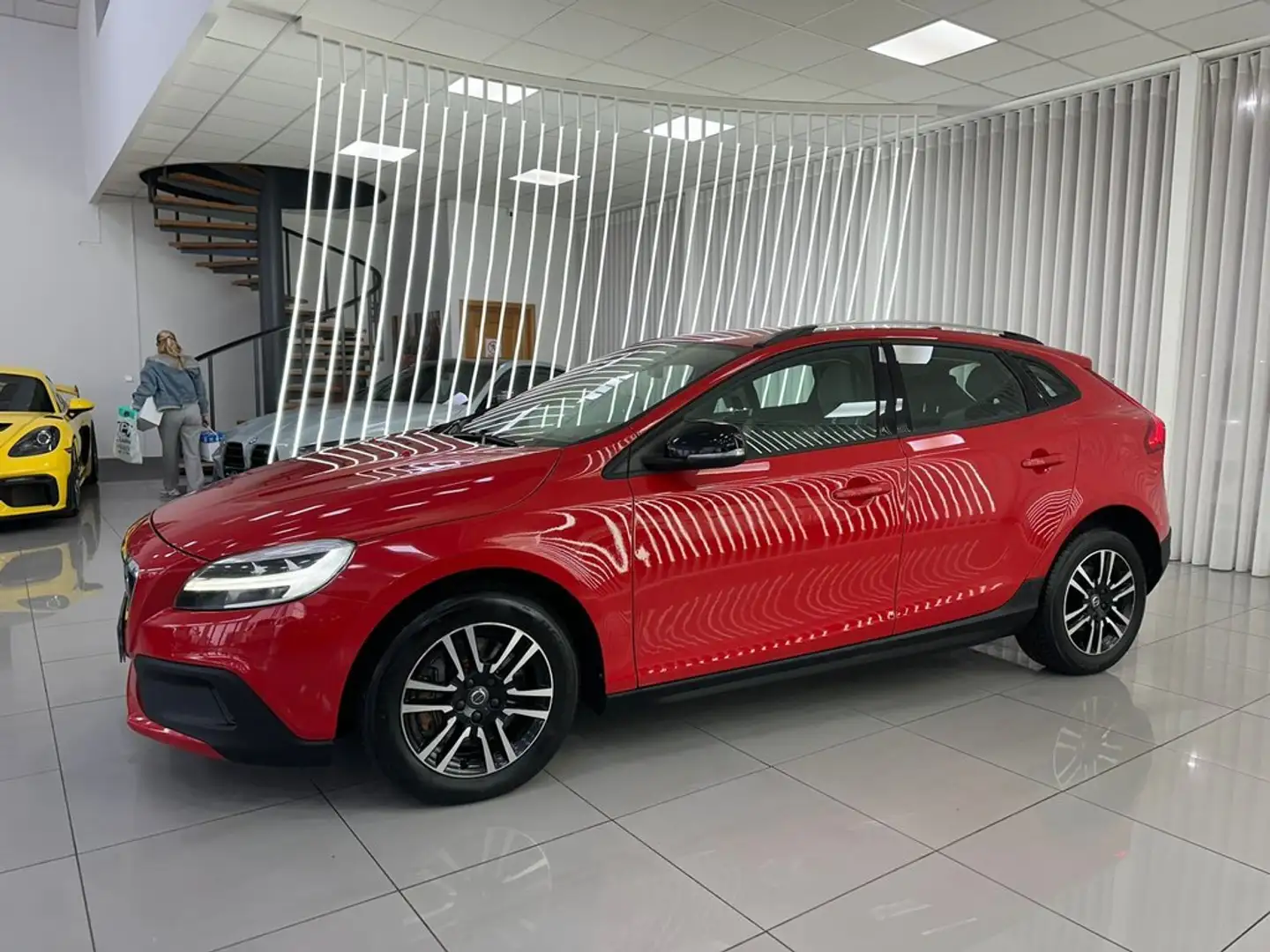 Volvo V40 Cross Country D2 Momentum 120 Rojo - 2