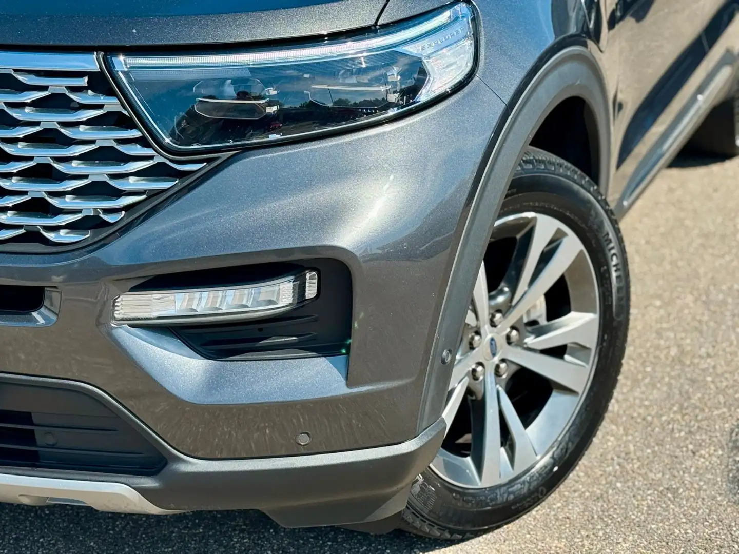 Ford Explorer 3.0 EcoBoost Hybrid PLATINUM 7-Sitzer Grau - 2
