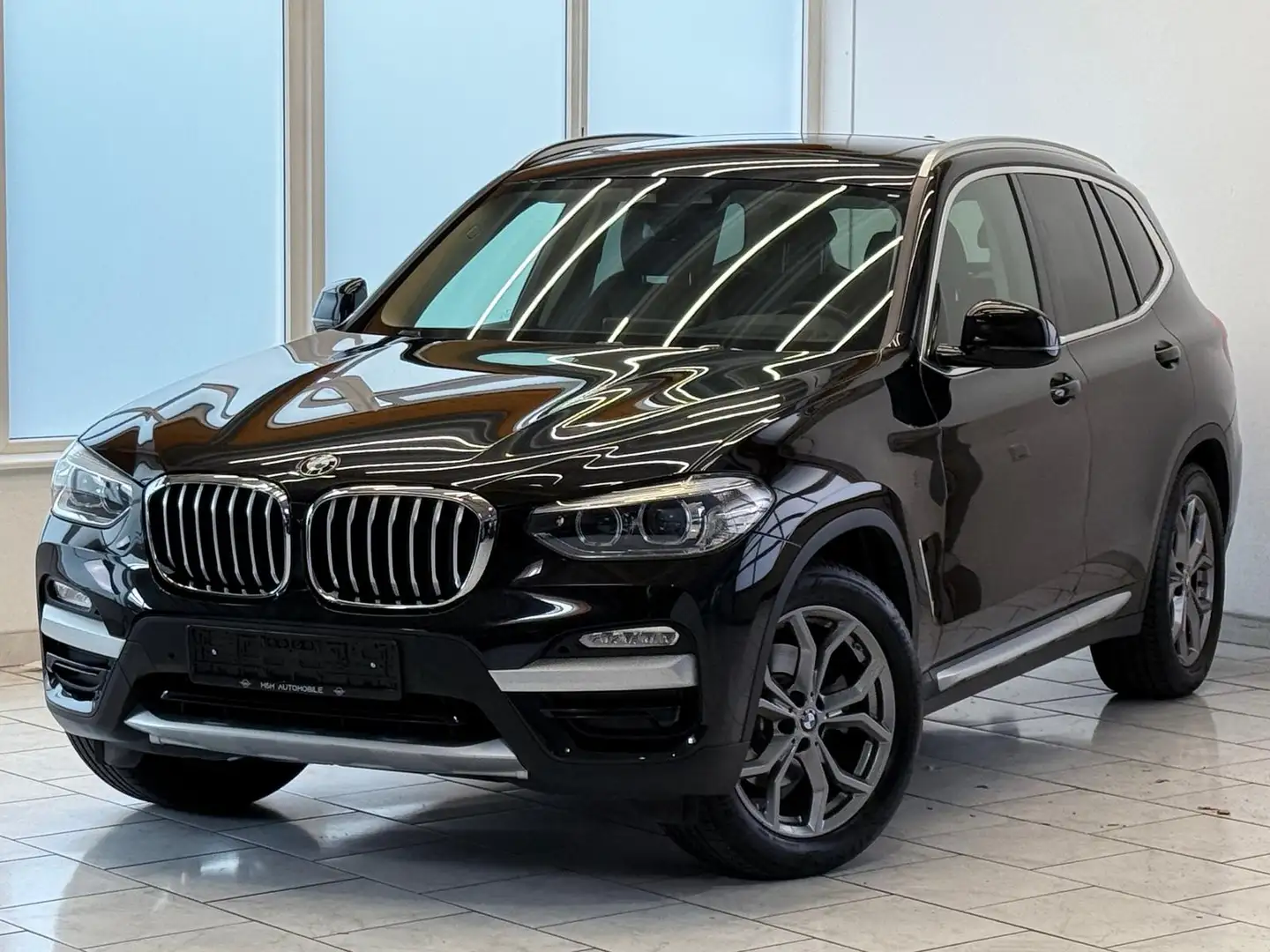 BMW X3 xDrive 20d - Pano/Leder/AHK/NaviPro/LED Schwarz - 1
