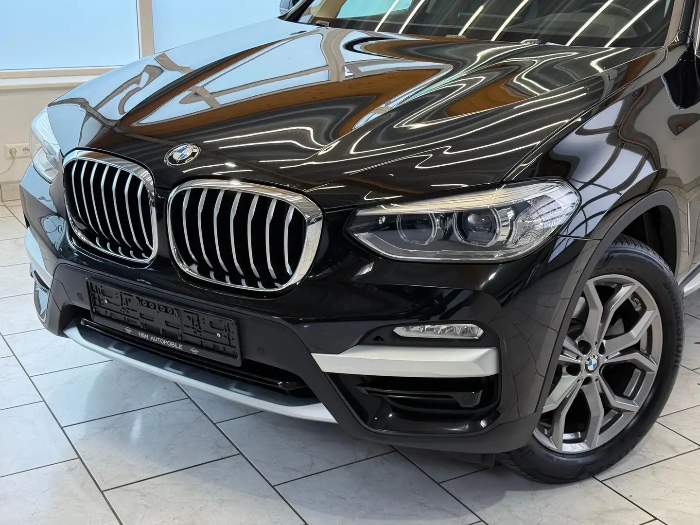 BMW X3 xDrive 20d - Pano/Leder/AHK/NaviPro/LED Schwarz - 2