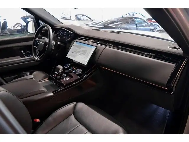 Land Rover Range Rover Sport view 4