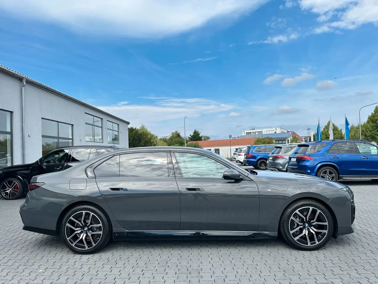 BMW i7