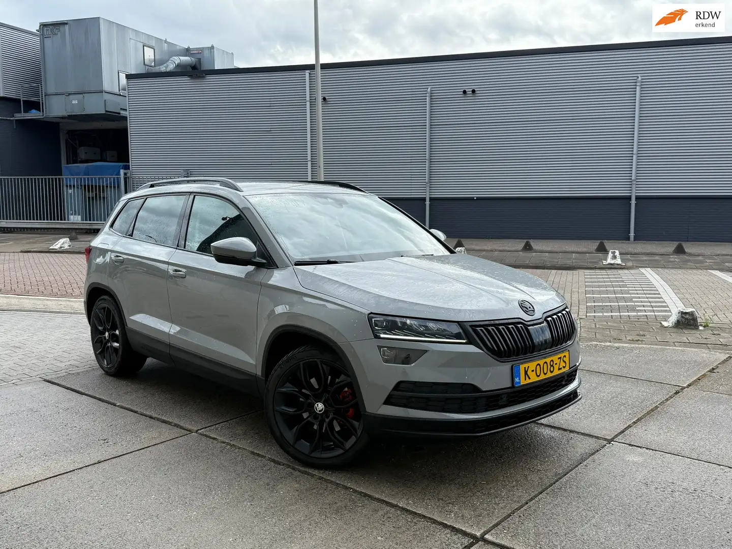 Skoda Karoq 1.5 TSI ACT Style Business Automaat Clima stoelver Grijs - 1