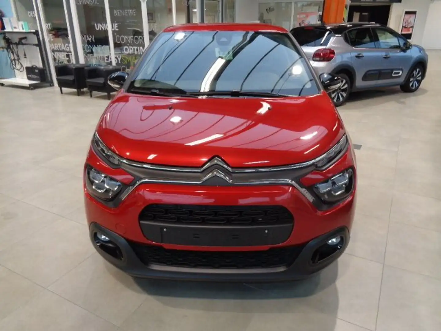Citroen C3 C3 1.2i PureTech Max Origins S Rood - 2
