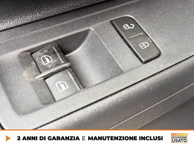 Volkswagen Up! view 20