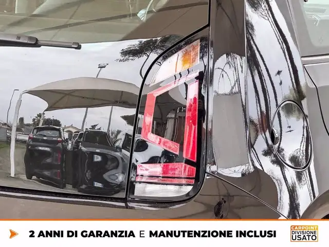 Volkswagen Up! view 17