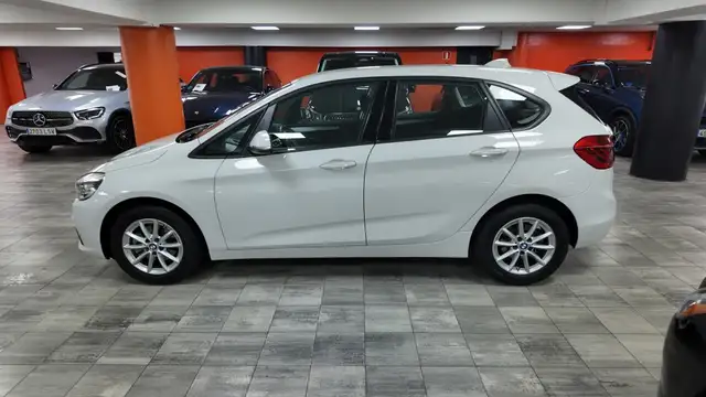 BMW 2 Series view 3