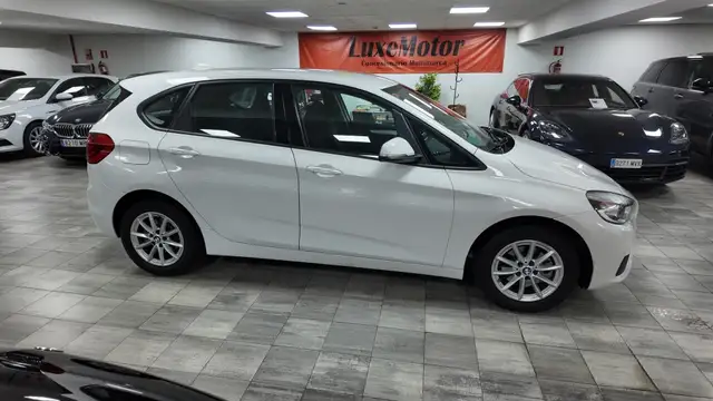 BMW 2 Series view 7