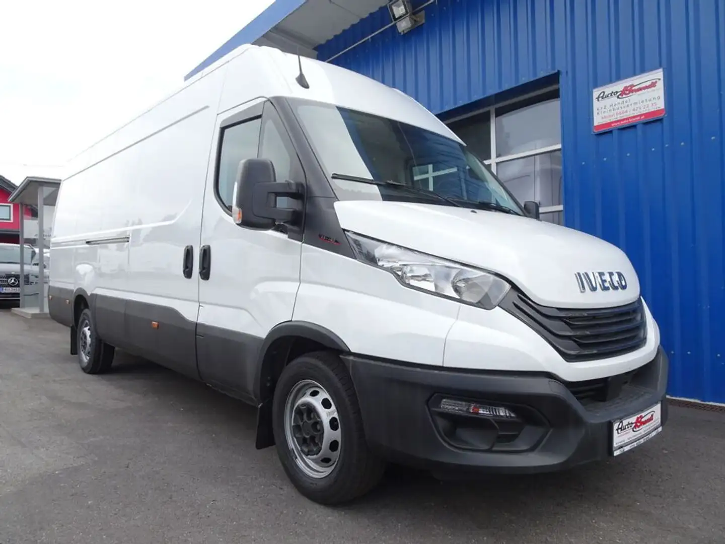 Iveco Daily 35S18V 3,0 Diesel HI-Matic L4H2 / AHK 3,5 t Weiß - 2