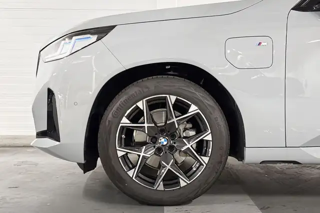 BMW X3 view 5