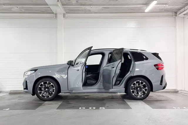 BMW X3 view 3