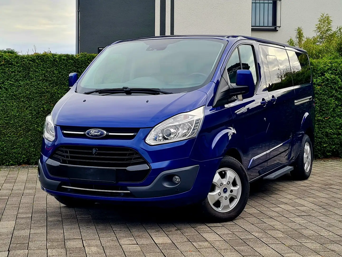 Ford Tourneo Custom L2 Titanium (9-Sitzer/AHK) Blau - 1