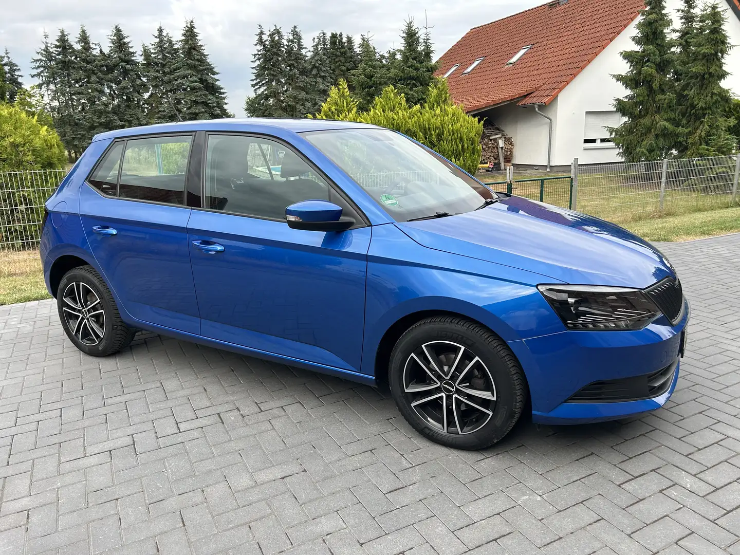 Skoda Fabia 1.0 MPI Active Blau - 1