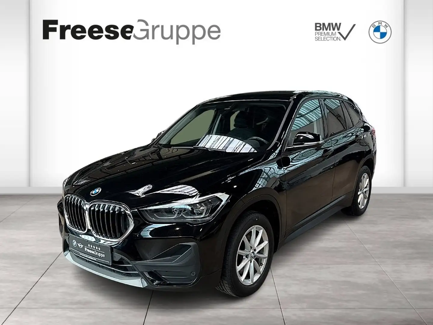 BMW X1 xDrive20d DAB LED AHK Klimaaut. PDC Zwart - 1