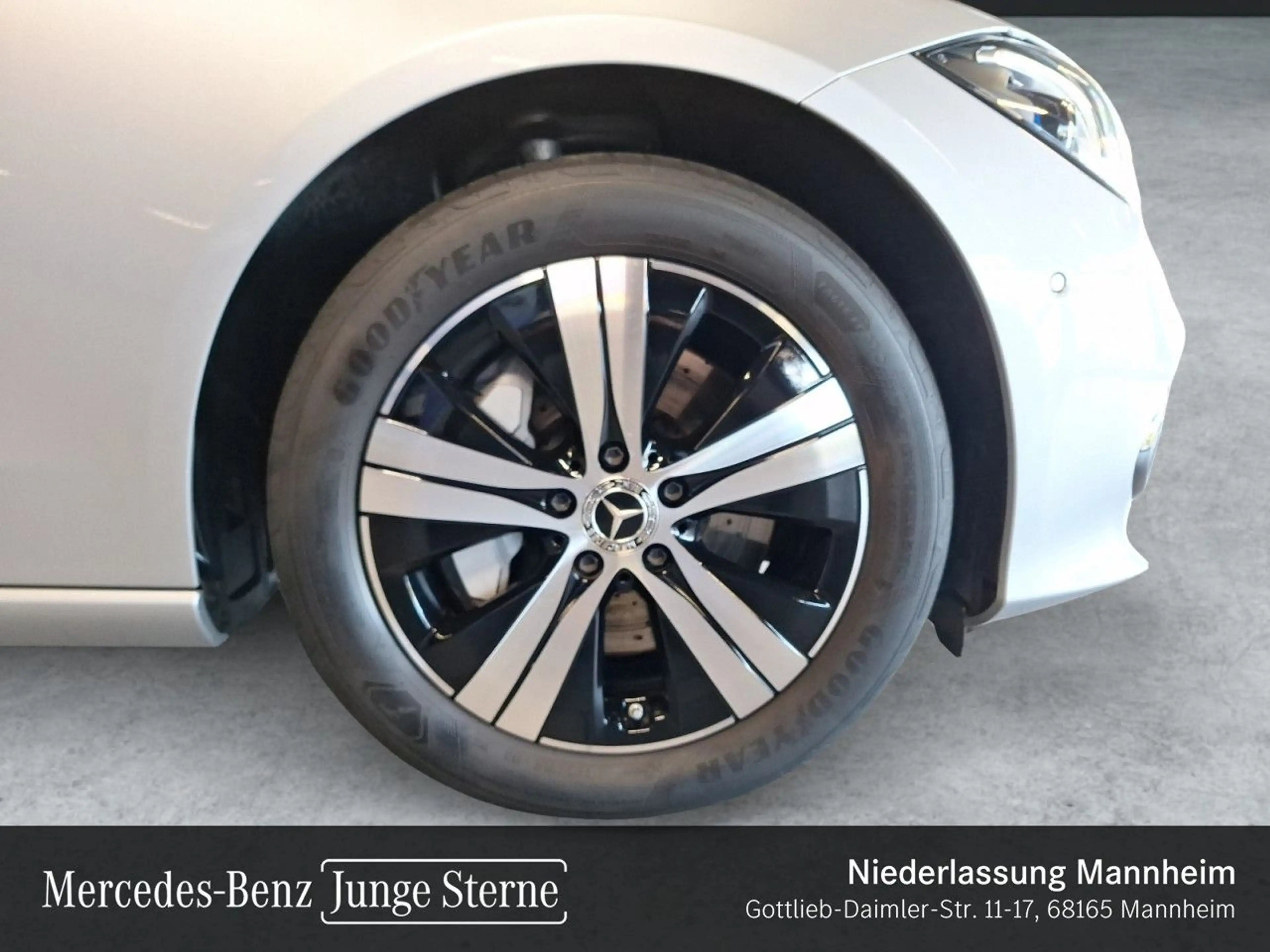 Mercedes-Benz C 300 e T AVANTG+PANO+AHK+KAMERA+TOTW+KEYLESS+9G — photo 3