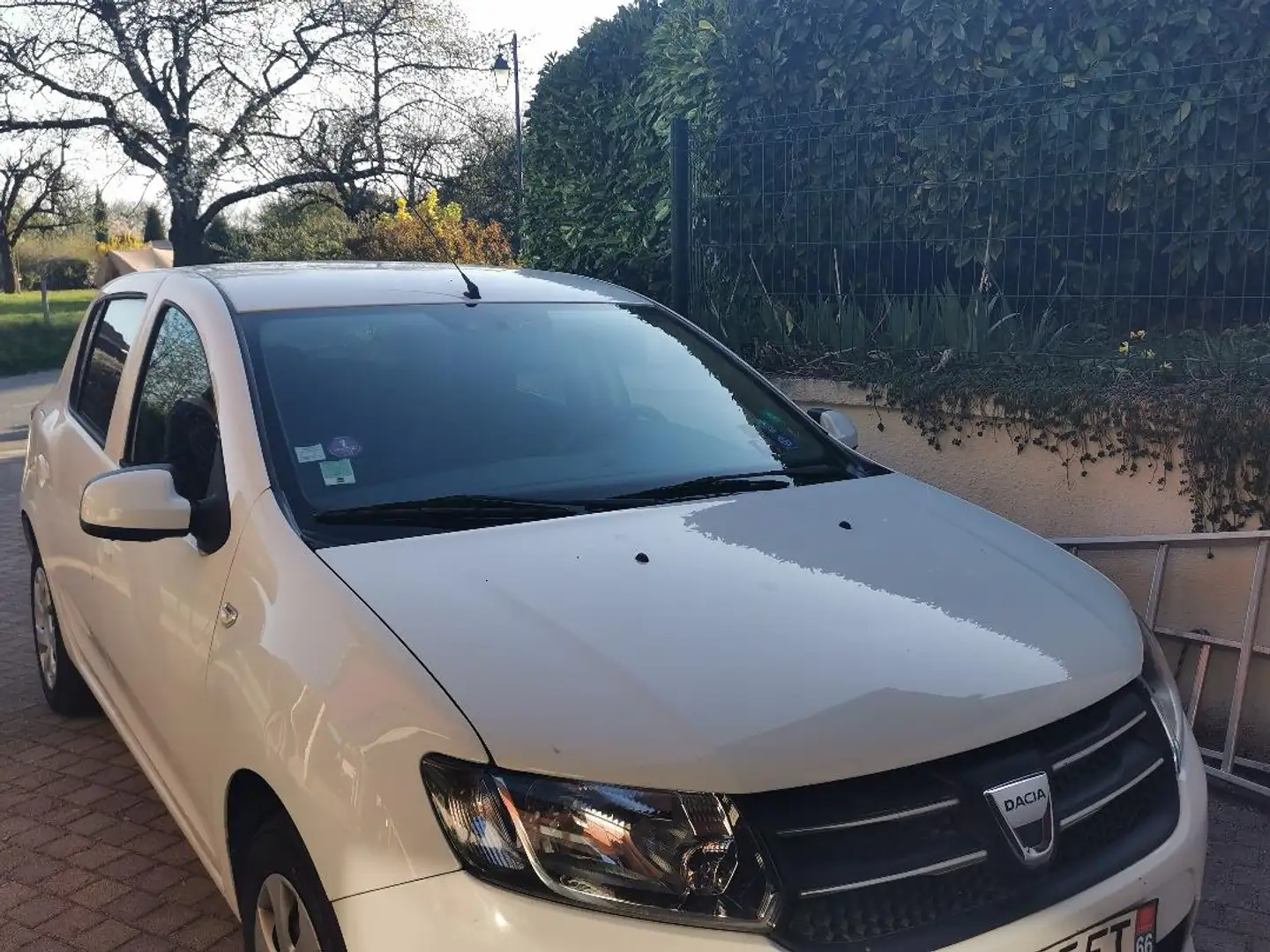 Dacia Sandero Sandero 1.2 16V 75 Lauréate Blanc - 1