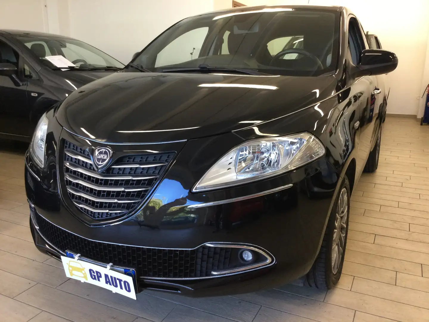 Lancia Ypsilon 0.9 t.air Platinum DFN c/s.parc. s Noir - 1