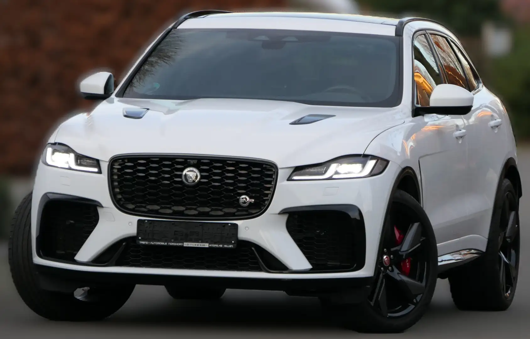 Jaguar F-Pace F-PACE+SVR+PANO+MATRIX+22"ALU+BLACK+ACC+AHK+AMBIEN Weiß - 2