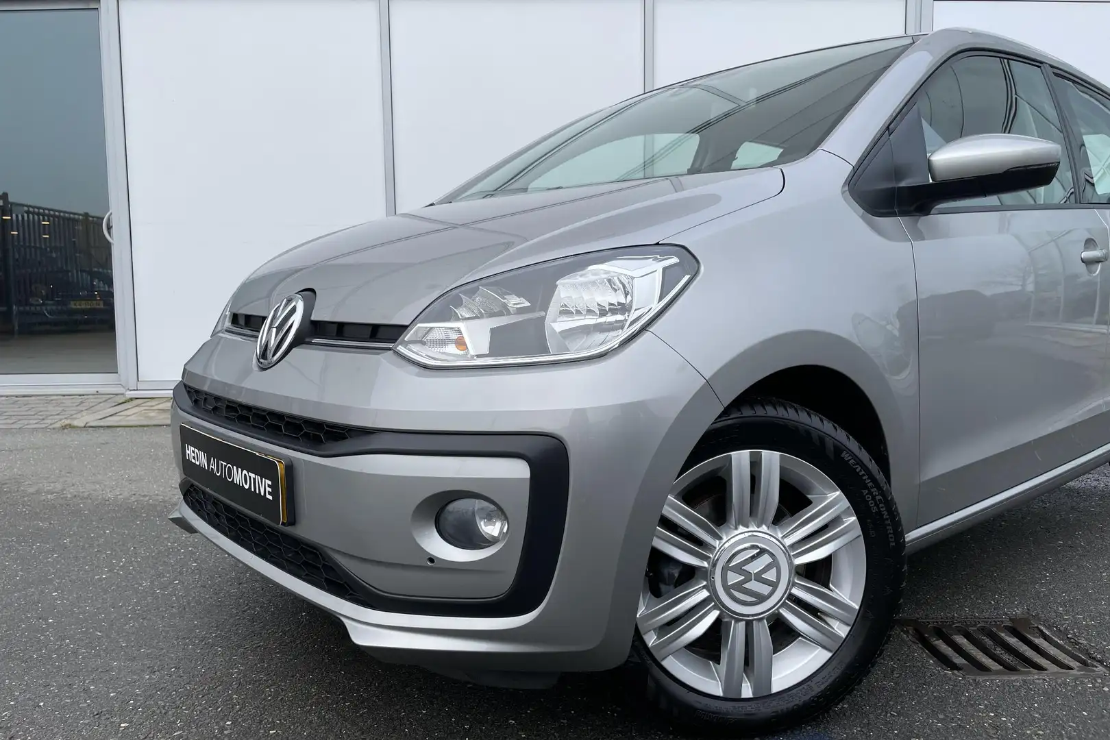 Volkswagen up! 1.0 BMT high up! | Airco | Cruise Control | Blueto Gris - 2