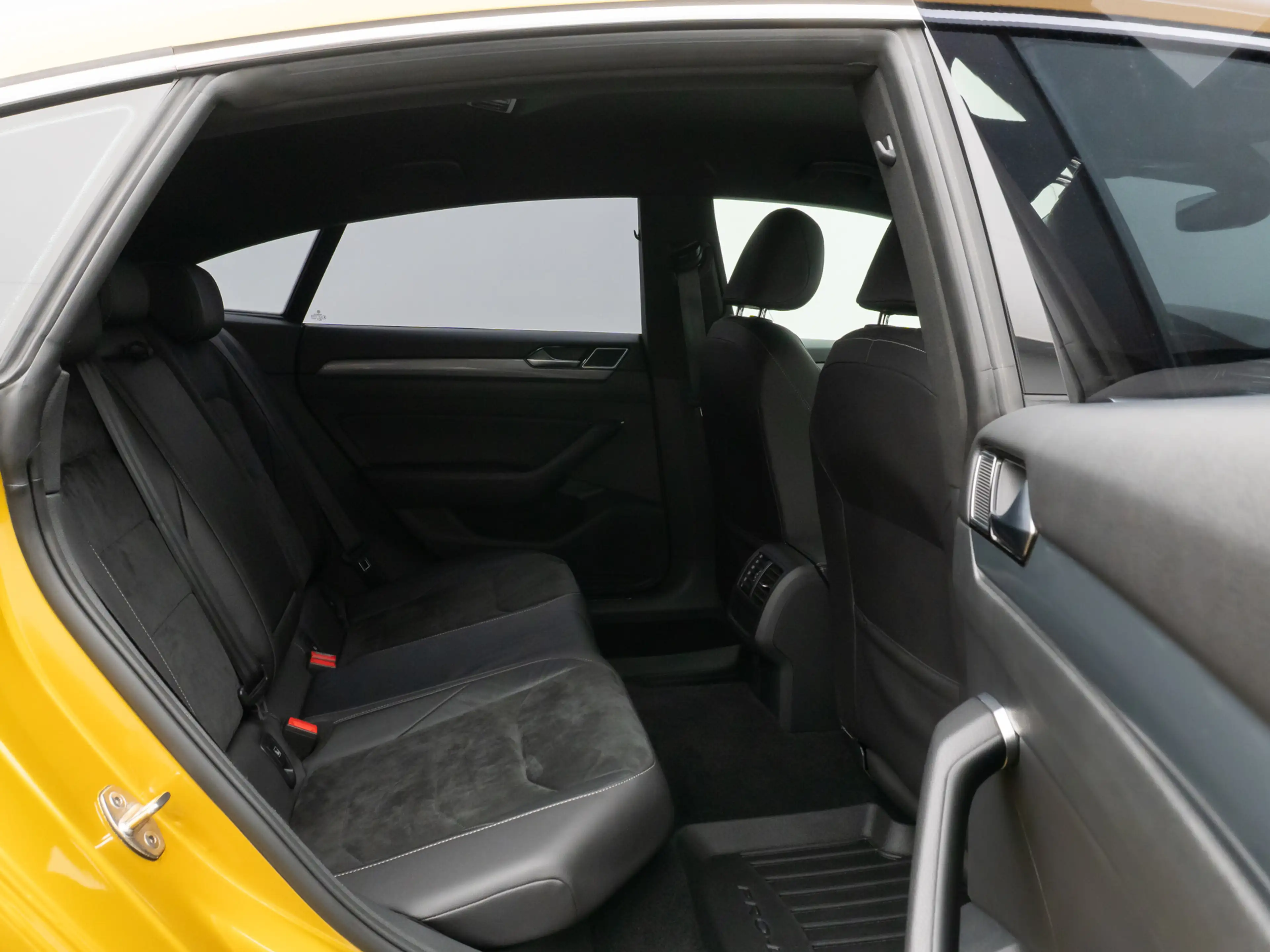 Volkswagen Arteon R-Line Kamera Fernlichtassist ACC 8Fach — photo 26