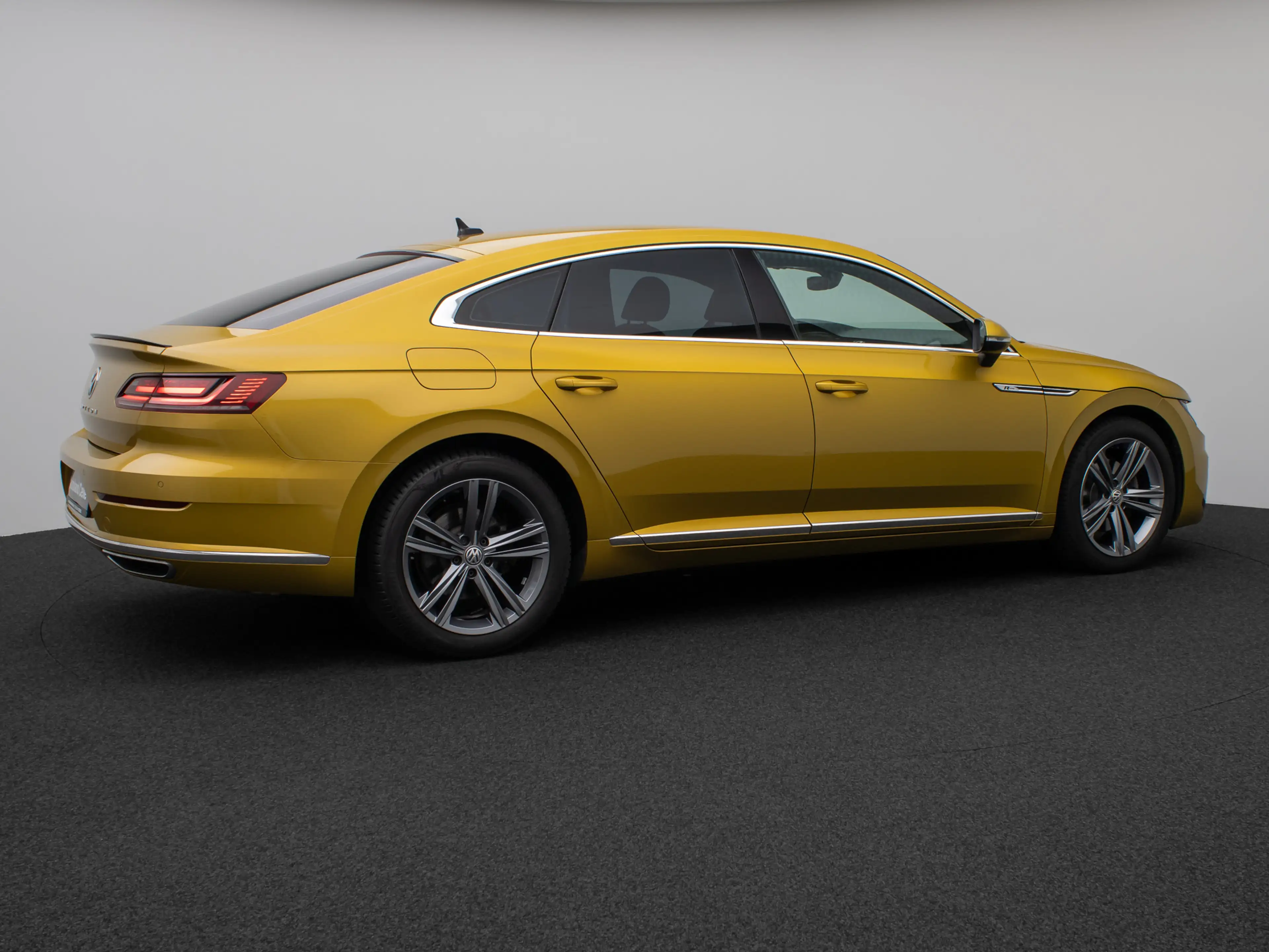 Volkswagen Arteon R-Line Kamera Fernlichtassist ACC 8Fach — photo 6